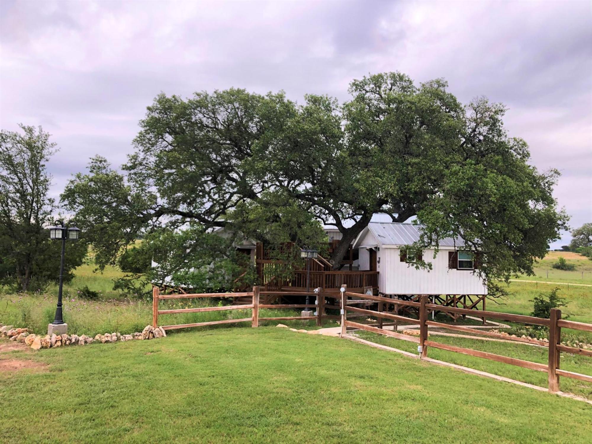 Hotel The Alexander At Creek Road Dripping Springs Exterior foto
