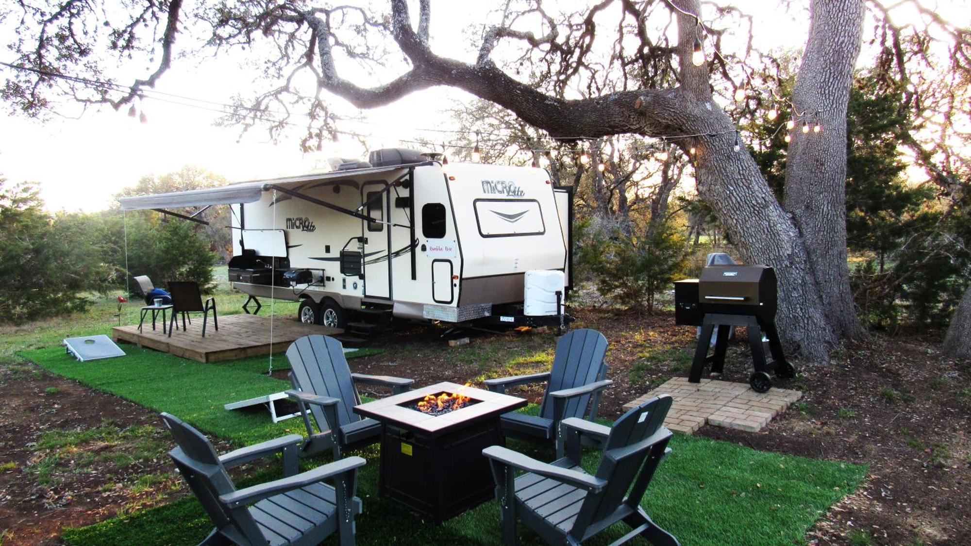Hotel The Alexander At Creek Road Dripping Springs Exterior foto
